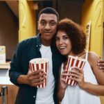 Do you know what to wear to the movies? Discover the best outfits for a night to the cinema with comfortable and fashionable clothing. Dazzle the moviegoers with your style!